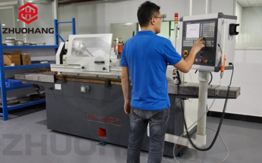 東莞CNC零件加工制造企業(yè)將業(yè)務(wù)骨干變?yōu)楣芾碚吆诵囊c(diǎn)